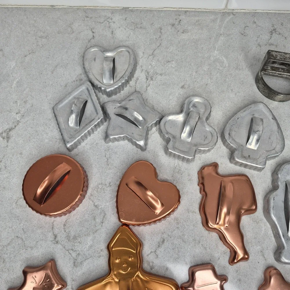 Vintage Metal Cookie Cutter Lot Of 34‎